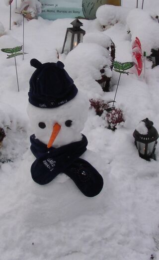 Een sneeuwpop bij Fenna
